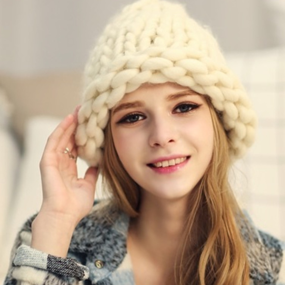 CHUNKY KNIT BEANIE - HAT - Picture 2 of 4